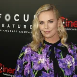 Charlize Theron uhvaćena bez &scaron;minke i odjeće: 'Ne mogu vjerovati da izgleda ovako'
