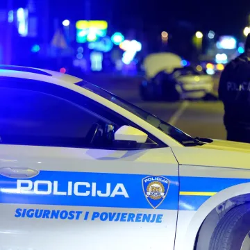 Iza volana pa iza re&scaron;etaka: Nema &scaron;to ovaj vozač nije napravio...