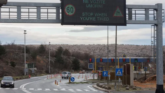 Udari od 162 km/h na Krčkom mostu: Prekinut promet na A1, sru&scaron;ena naplatna kućica