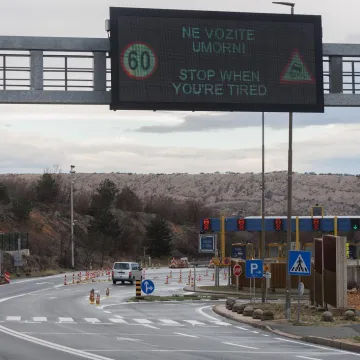 Udari od 162 km/h na Krčkom mostu: Prekinut promet na A1, sru&scaron;ena naplatna kućica