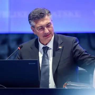 Plenković živi ispred svog vremena! Poslu&scaron;ajte lapsus premijera na sjednici Vlade