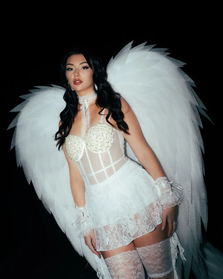 Gospodin Savr&scaron;eni ju izbacio, a ona mu sada pjesmom poručuje: &lsquo;Ne &scaron;alji DM!&rsquo;