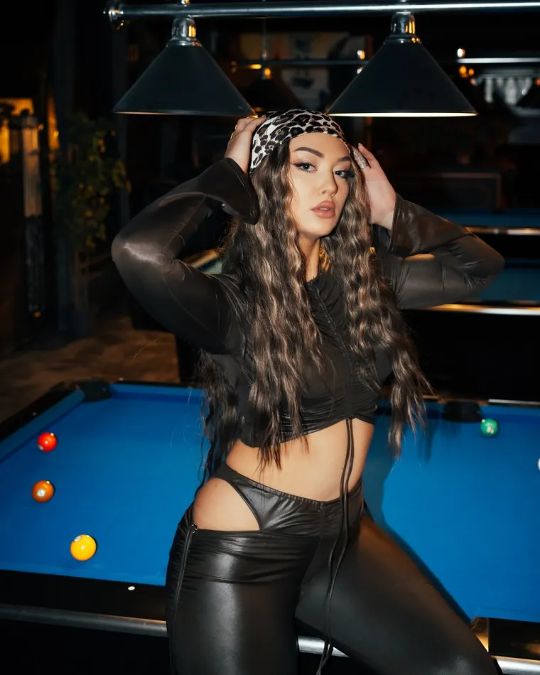 Gospodin Savr&scaron;eni ju izbacio, a ona mu sada pjesmom poručuje: &lsquo;Ne &scaron;alji DM!&rsquo;