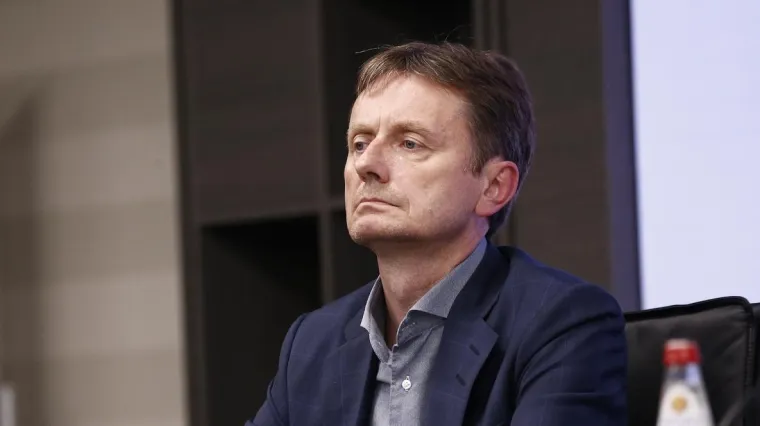 Vučićev kum sablaznio u prijenosu uživo, pogledajte snimku: 'Djecu će vam vratiti u kovčegu'