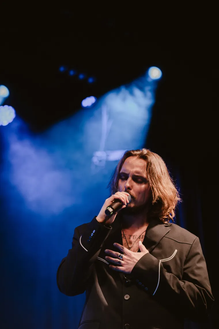 Od uličnog pjevača do punih dvorana: Kutlić progovorio o obitelji, karijeri, ali i knjizi s Dore