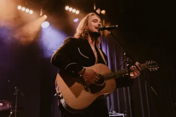 Od uličnog pjevača do punih dvorana: Kutlić progovorio o obitelji, karijeri, ali i knjizi s Dore