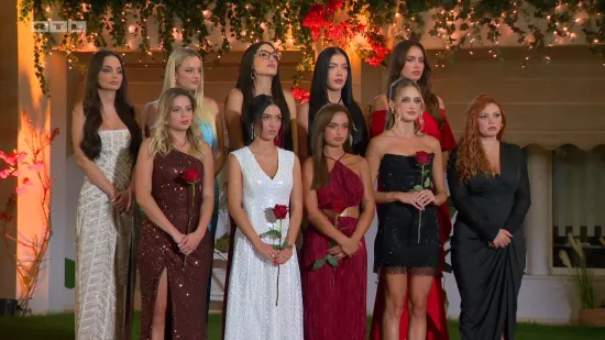 Tko zapravo bira haljine? Monika iz 'Gospodina Savr&scaron;enog' otkrila istinu o haljinama s cocktail-partyja