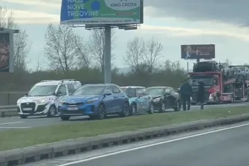 Tri auta se sudarila u blizini trgovačkog centra, stvaraju se velike kolone