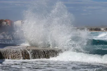 Cijela obala pod crvenim alarmom: Ovi prizori najbolje svjedoče silini vjetra