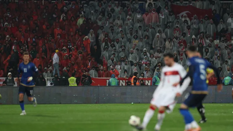 Skandal u Pri&scaron;tini: Turci predvodili, a Kosovari se pridružili vrijeđanju Srbije