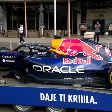 Bolid Formule 1 osvanuo usred Zagreba. Fanovi u transu: 'Mislio sam da me zezaju'