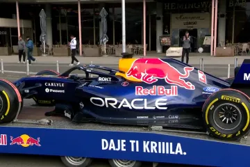 Bolid Formule 1 osvanuo usred Zagreba. Fanovi u transu: 'Mislio sam da me zezaju'