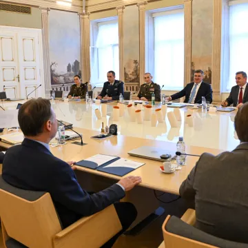 Pu&scaron;u li novi vjetrovi između Banskih dvora i Pantovčaka? Plenković i Milanović napokon mirno razgovarali