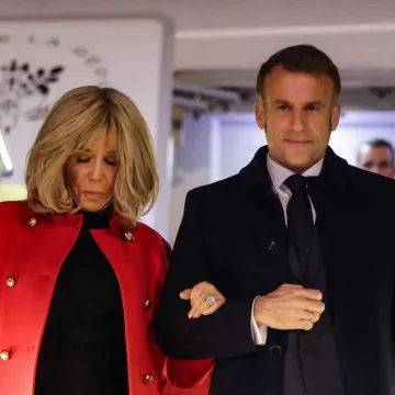 Trump se uvrijedio pa odlučio ismijati Macrona: 'Jo&scaron; se oporavlja od ženinog udarca'