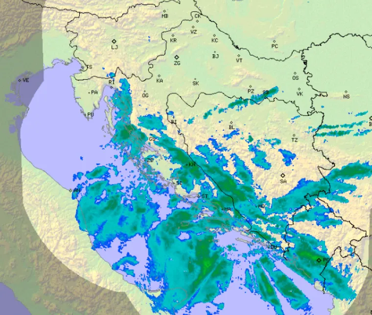 Četiri regije u 'crvenom', DHMZ izdao upozorenje: 'Bit će polomljenih stabala i letećih krhotina'