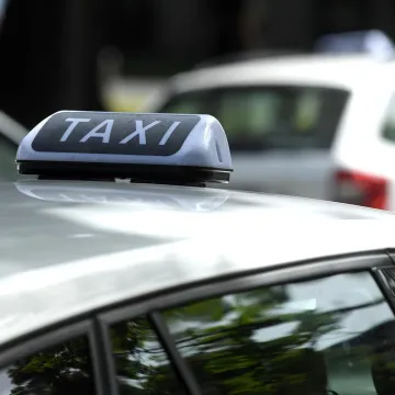 Bahati taksist u Zagrebu namjerno autom udario mladića (26) nakon svađe u prometu