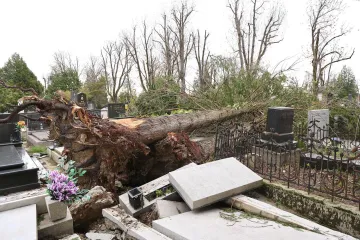 Uni&scaron;teni spomenici i neprepoznatljiv Mirogoj nakon oluje: Toma&scaron;ević najavio pomoć građanima