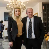 Kerum s Fani i mlađom kćeri uživa daleko od Hrvatske: 'Ne zaostajemo za njima'