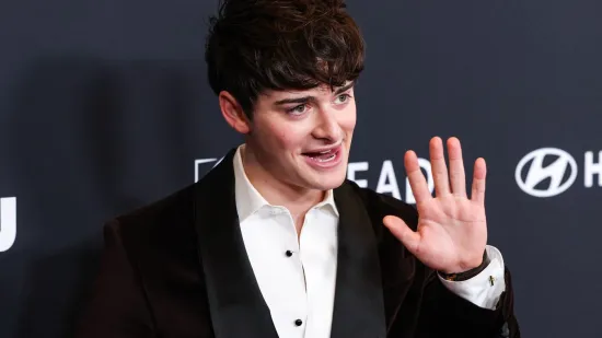 Glumac (21) koji se proslavio u hit seriji po prvi put pokazao novog dečka: 'Mjesec dana nas'