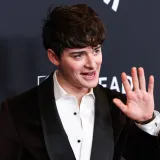 Glumac (21) koji se proslavio u hit seriji po prvi put pokazao novog dečka: 'Mjesec dana nas'