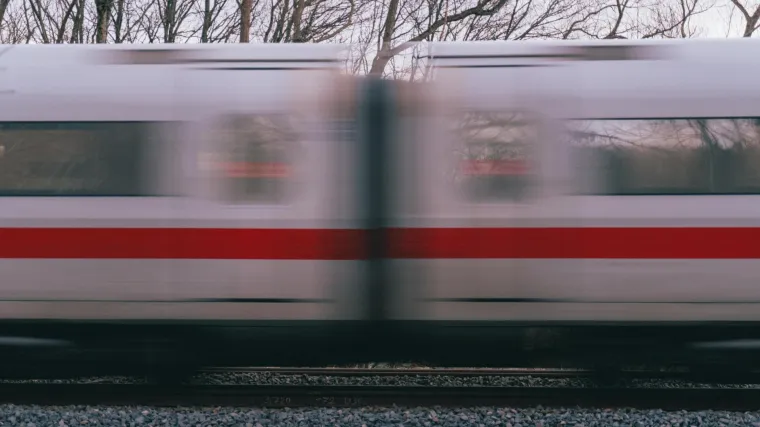 Nesigurnost na tračnicama u susjedstvu: Vlak iskočio iz tračnica, raste zabrinutost