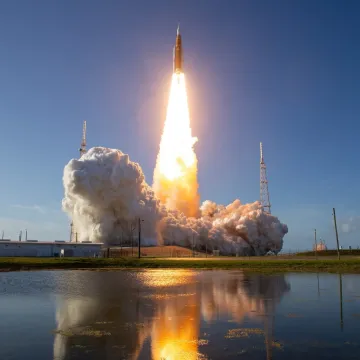 Ovaj 'neboder' noćas je poletio put Mjeseca, ali sve je zamalo pokvario - toalet!