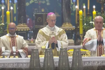 Slavlje u obnovljenoj katedrali: Nadbiskup Kutle&scaron;a u molitvi okupio vjernike iz svih dijelova zemlje