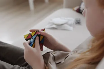 Kako prepoznati autizam? Liječnici otkrivaju na koje simptome treba obratiti pažnju