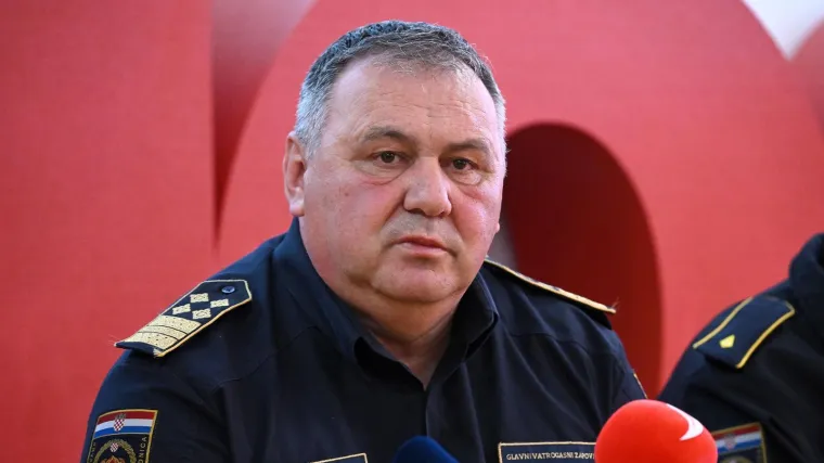 Glavni vatrogasni &scaron;ef uputio zahvalu za spa&scaron;avanje 30 ljudi iz Save: 'Budite ponosni'