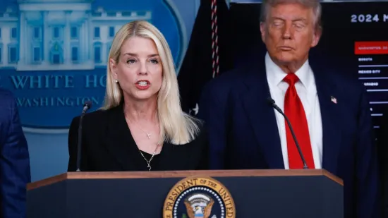 Tko je Pam Bondi i za&scaron;to je smijenjena s moćne funkcije? Mandat pun kontroverzi...