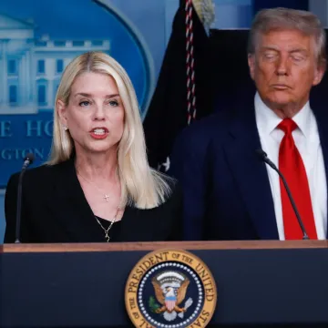 Za&scaron;to je Pam Bondi smijenjena s moćne funkcije? Izgubila je povjerenje zbog jednog čovjeka...