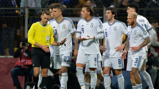 Sudac koji je Italiju izbacio sa Svjetskog prvenstva snimljen u avionu: Nećete vjerovati &scaron;to radi