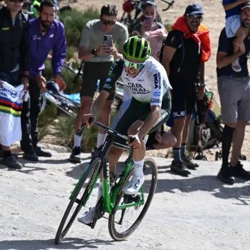 Biciklist te&scaron;ko stradao na treningu: Stavljen je u induciranu komu, javio se tim