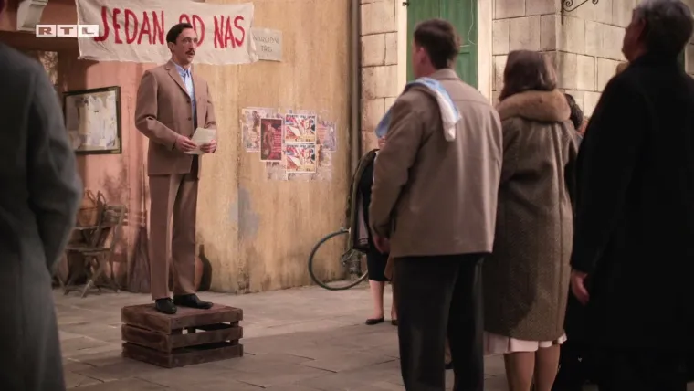 Tereza moli Babu Ljubu za pomoć, a doktor Hodžić zove Teodoru da pobjegne s njim