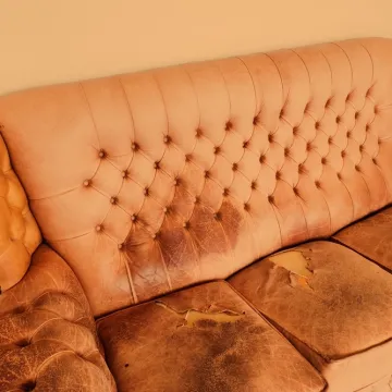 Izgleda li vam kauč staro i istro&scaron;eno? Uz ovih sedam trikova bit će kao nov