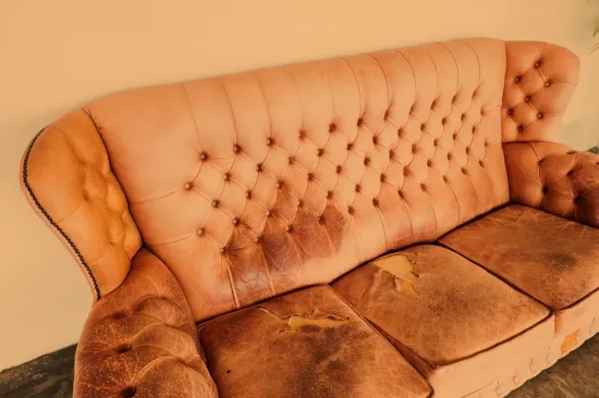 Izgleda li vam kauč staro i istro&scaron;eno? Uz ovih sedam trikova bit će kao nov