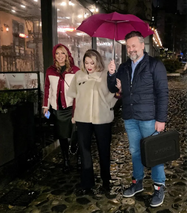 Tko je mama, a tko kći? Neda Ukraden uz kćer Jelenu odu&scaron;evila javnost mladolikim izgledom