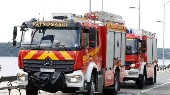 Buknuo požar u Labinu: Gori &scaron;uma kod nogometnog igrali&scaron;ta