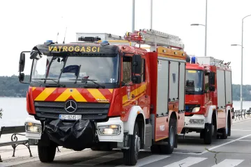 Buknuo požar u Labinu: Gori &scaron;uma kod nogometnog igrali&scaron;ta