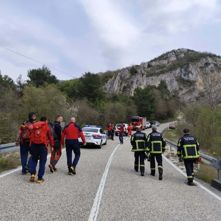 Stranci se spu&scaron;tali zip-lineom pa udarili u stijenu! HGSS objavio slike spa&scaron;avanja