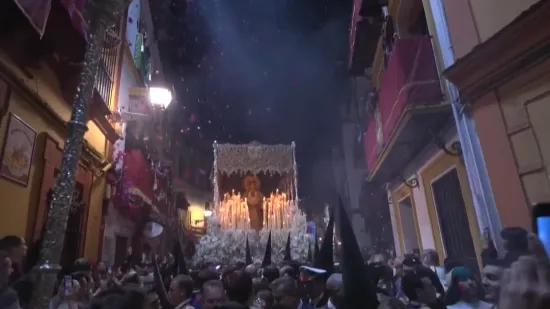 Od Zagreba do Seville: Veliki petak u ti&scaron;ini i molitvi, ali ovi prizori izazivaju duboke emocije