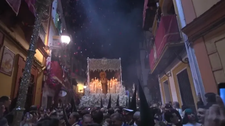 Od Zagreba do Seville: Veliki petak u ti&scaron;ini i molitvi, ali ovi prizori izazivaju duboke emocije