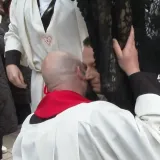 Bura, umor i 18 kg težak križ, zadnjim je snagama utrčao svećeniku u zagrljaj: 'Bio je sa mnom on...'