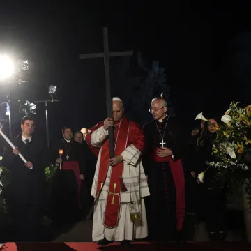 Papa Lav poveo procesiju i ponio visoki drveni križ: 'Svaka osoba na vlasti odgovorit će Bogu'