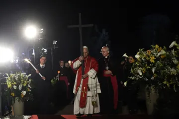 Papa Lav poveo procesiju i ponio visoki drveni križ: 'Svaka osoba na vlasti odgovorit će Bogu'