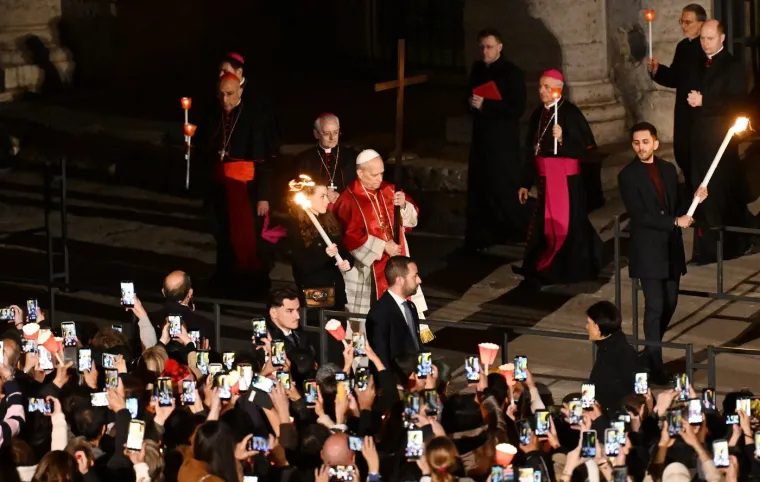 Papa Lav poveo procesiju i ponio visoki drveni križ: 'Svaka osoba na vlasti odgovorit će Bogu'