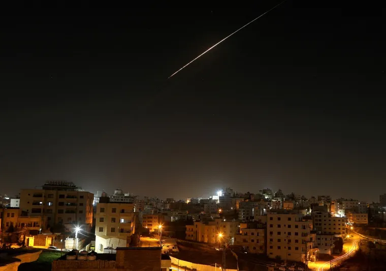 Izrael udara po Bejrutu, Iran zasuo regiju balističkim raketama