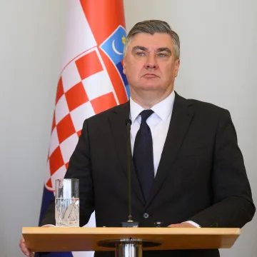 Milanović dramatičan u uskrsnoj čestitci: 'Svijet koji znamo uru&scaron;ava se, ljudi s razlogom strahuju'