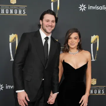 Stigla je 'posebna dostava': Poznata glumica i zvijezda američkog nogometa postali roditelji