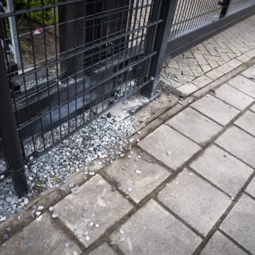 Eksplozija pred pro-izraelskim centrom: Osoba u crnom ostavila bombu